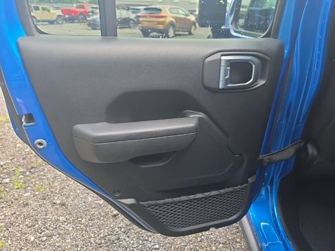 Used 2023 Jeep Wrangler Unlimited w/ Cold Weather Group AWD/4WD image 15