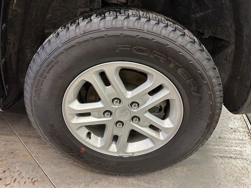 Used 2024 Jeep Grand Cherokee Laredo w/ Luxury Tech Group I image 31