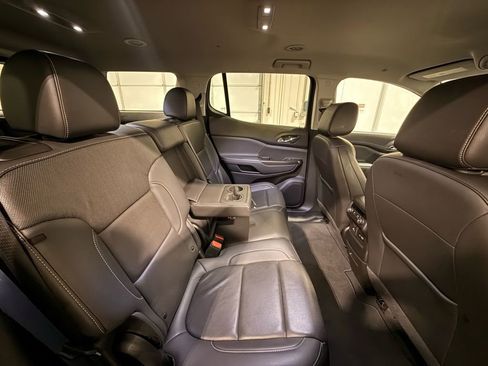Used 2023 GMC Acadia SLT image 29