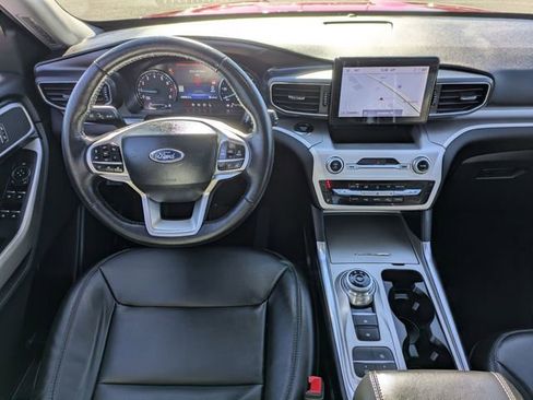 Used 2022 Ford Explorer XLT w/ Equipment Group 202A image 30