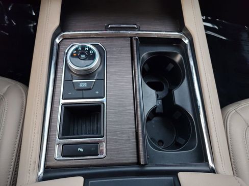 Used 2024 Ford Expedition Limited image 10