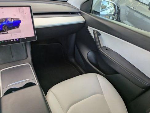 Used 2022 Tesla Model Y Performance image 14