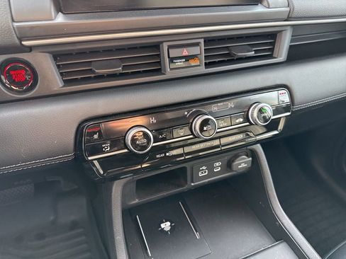 Used 2025 Honda Pilot EX-L image 10