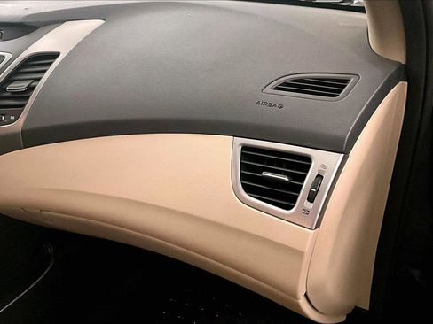 Used 2016 Hyundai Elantra SE image 16