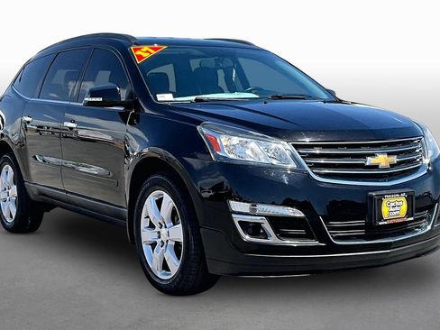 Used 2017 Chevrolet Traverse LT w/ Style and Technology Package FWD image 10