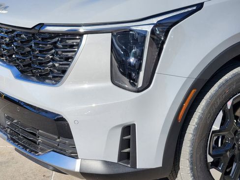 New 2026 Kia Sorento S FWD image 6