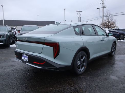 New 2025 Kia K4 LXS image 7