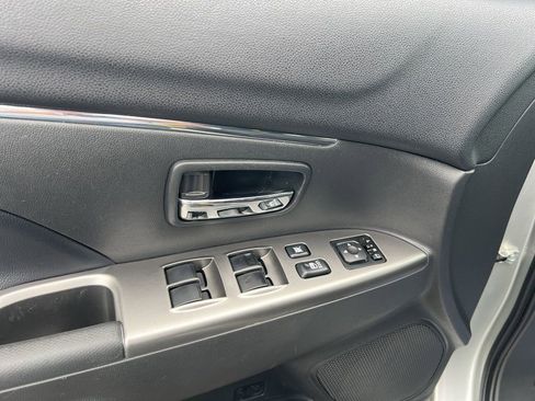 Used 2024 Mitsubishi Outlander Sport SE image 9