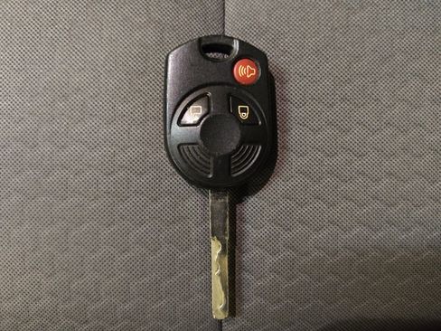 Used 2018 Ford Escape SE image 32