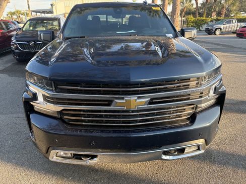 Used 2022 Chevrolet Silverado 1500 High Country w/ Technology Package image 2