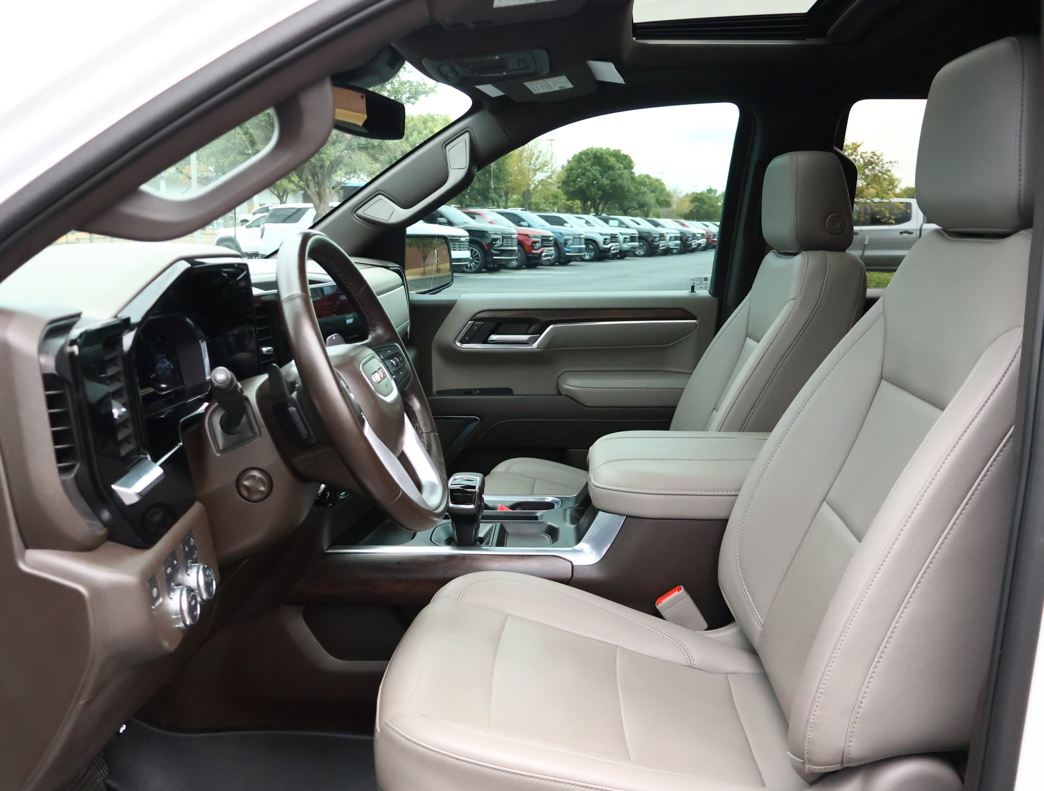 Used 2023 GMC Sierra 1500 SLT w/ SLT Premium Package AWD/4WD image 12