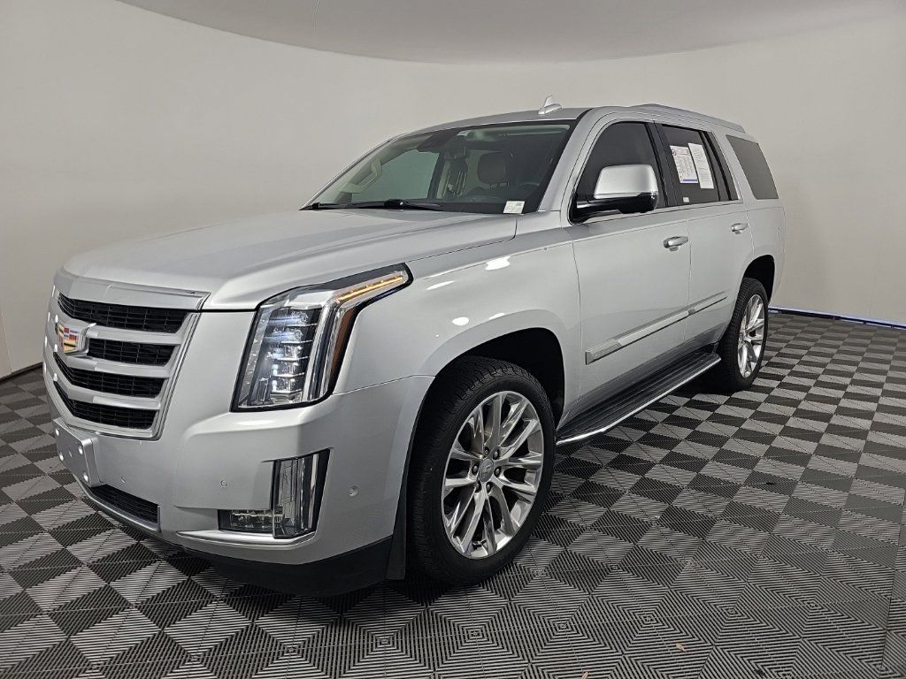 Used 2020 Cadillac Escalade Luxury RWD image 2