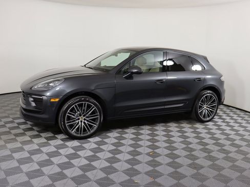 Used 2025 Porsche Macan image 2
