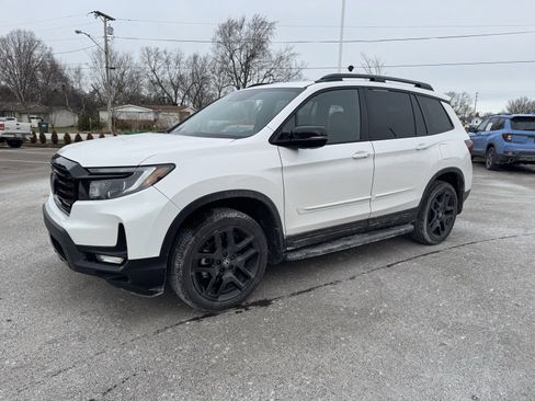 Used 2025 Honda Passport Black Edition image 1