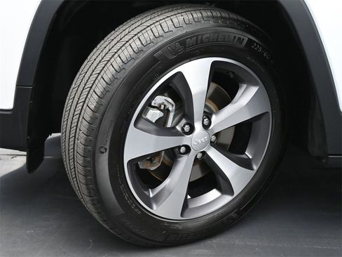 Used 2022 Jeep Cherokee Limited image 19