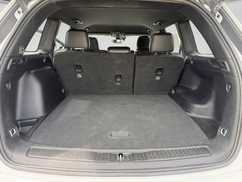 Used 2024 Jeep Grand Cherokee Altitude RWD image 42
