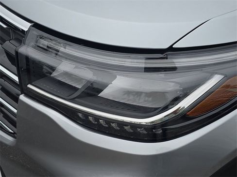 Used 2025 Ford Explorer Active w/ Active Comfort Package image 9