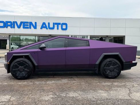 Used 2024 Tesla Cybertruck Cyberbeast AWD/4WD image 7