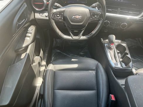 Used 2024 Chevrolet Trax RS w/ Sunroof Package FWD image 22