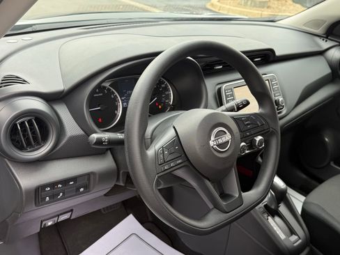 Used 2025 Nissan Kicks Play S image 30