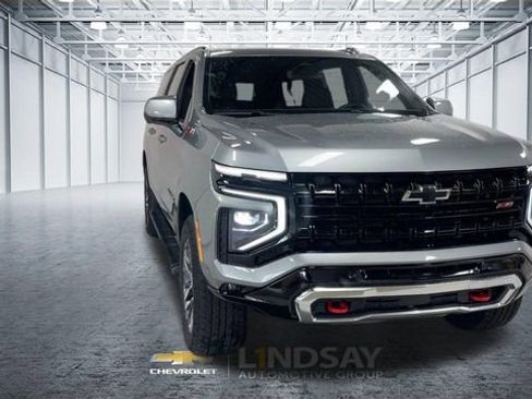 Used 2025 Chevrolet Suburban Z71 AWD/4WD image 4
