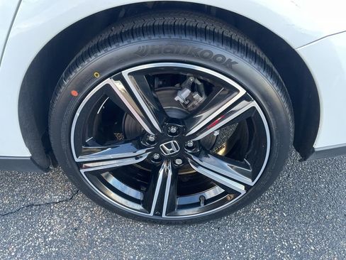 Used 2023 Honda Accord Sport image 4