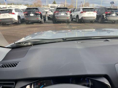 Used 2025 Toyota RAV4 LE image 33