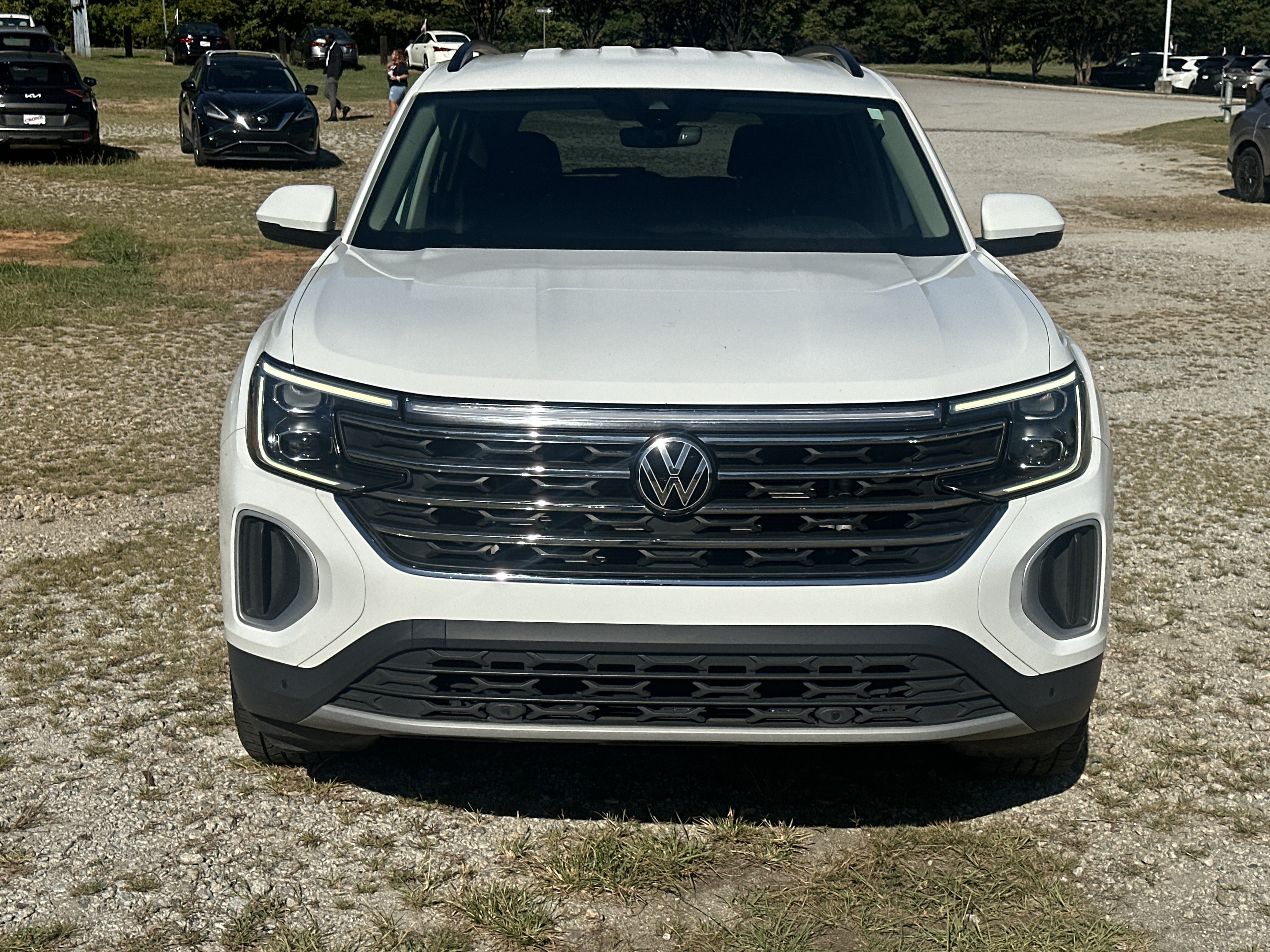 Used 2024 Volkswagen Atlas SE AWD/4WD image 2