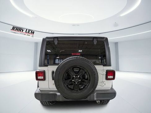 Used 2020 Jeep Wrangler Sport AWD/4WD image 4
