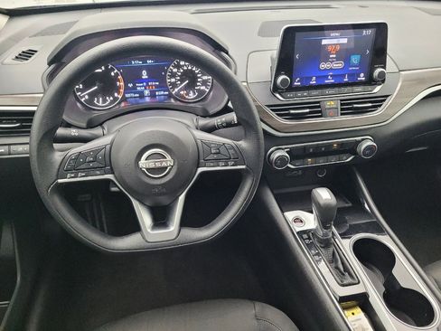 Used 2024 Nissan Altima 2.5 SV image 22