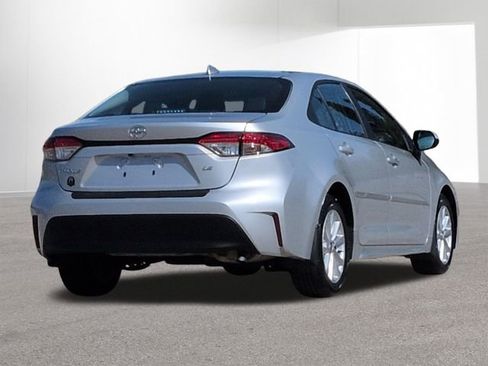 Used 2024 Toyota Corolla LE w/ LE Convenience Package image 6