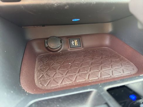 Used 2025 Toyota RAV4 Limited image 17