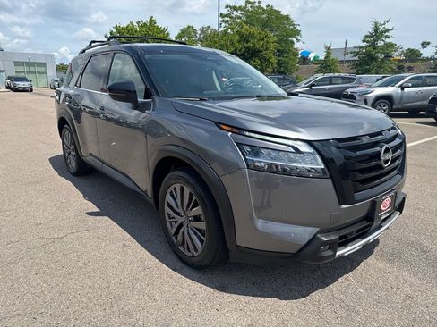 Used 2023 Nissan Pathfinder SL w/ SL Premium Package AWD/4WD image 13