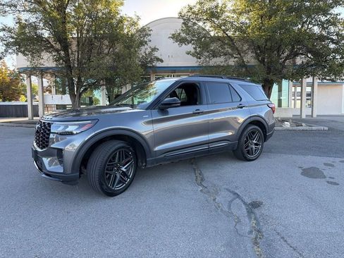 Used 2025 Ford Explorer ST-Line w/ ST-Line Street Pack AWD/4WD image 10
