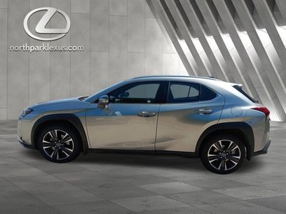 Certified 2022 Lexus UX 200 w/ Accessory Package (Z2)