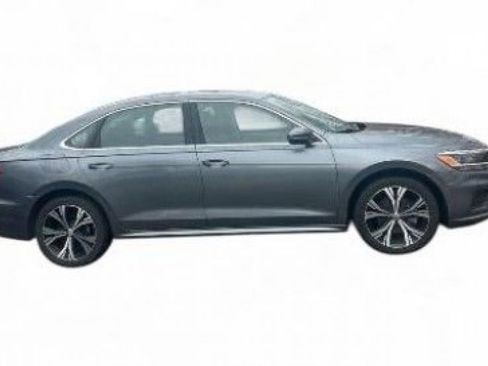 Used 2022 Volkswagen Passat 2.0T SE FWD image 4
