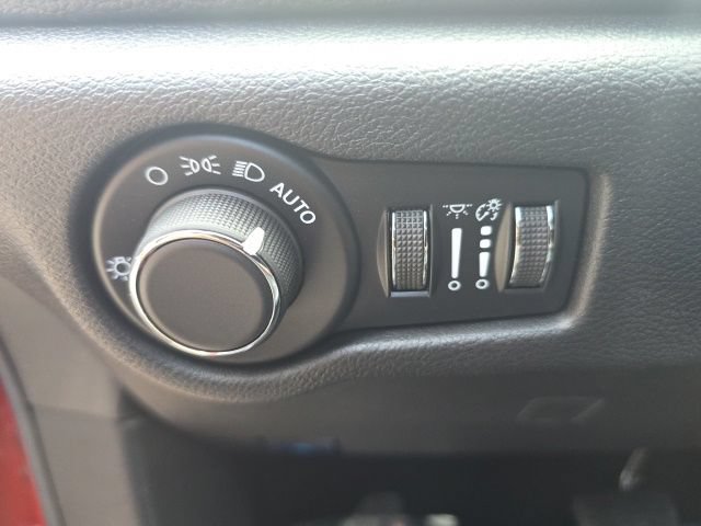 New 2027 Chrysler Pacifica Select AWD/4WD image 18