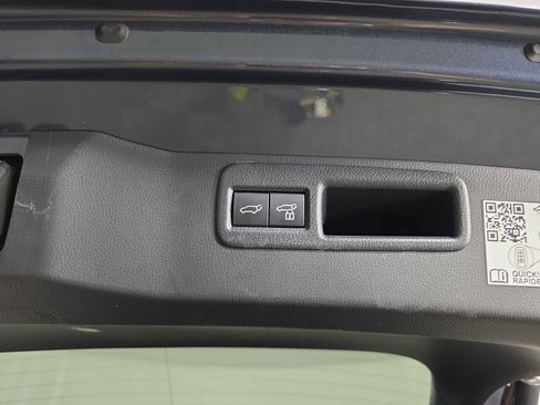 Used 2024 Toyota Venza LE image 29