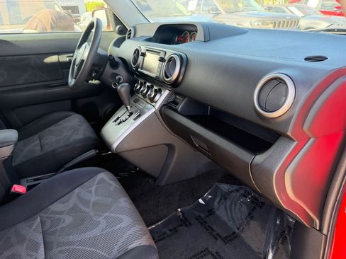 Used 2014 Scion xB FWD image 11