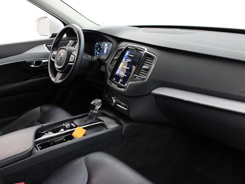 Used 2022 Volvo XC90 T5 Momentum FWD image 28