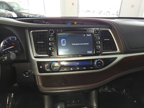 Used 2016 Toyota Highlander Limited w/ Driver Technology Package AWD/4WD image 35