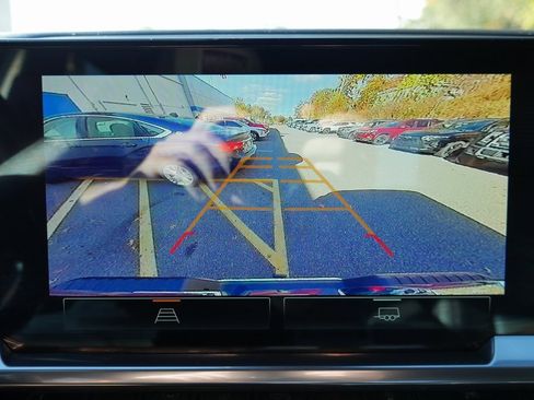 Used 2024 GMC Sierra 1500 SLT image 17