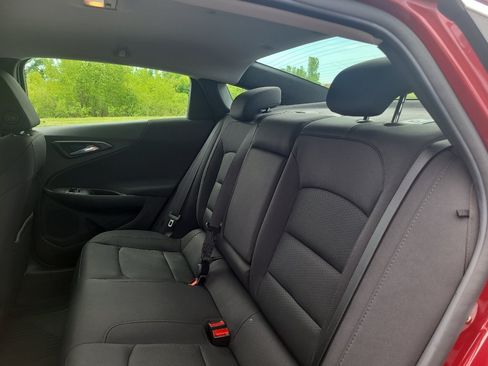 Used 2017 Chevrolet Malibu LT FWD image 33