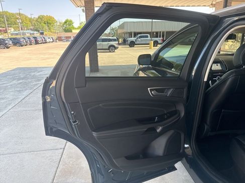 Used 2019 Ford Edge Titanium w/ Class II Trailer Tow Package AWD/4WD image 19