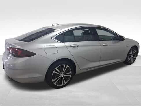 Used 2018 Buick Regal Essence FWD image 5