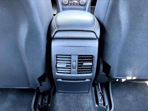 Used 2019 Mercedes-Benz CLA 250 4MATIC image 16