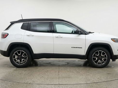 Used 2025 Jeep Compass Trailhawk image 11