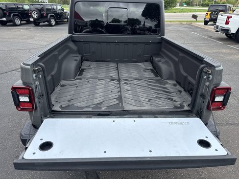 Used 2021 Jeep Gladiator Sport AWD/4WD image 27