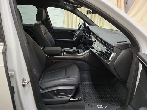 Certified 2025 Audi Q7 3.0T Premium w/ Convenience Package image 40