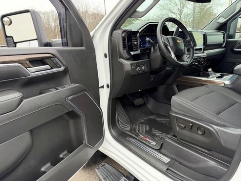 Used 2024 Chevrolet Silverado 2500 LT w/ Convenience Package image 13